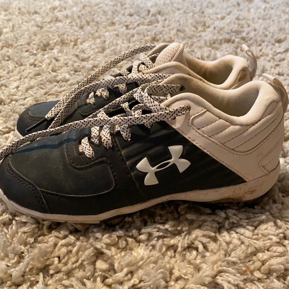 Baseball cleats